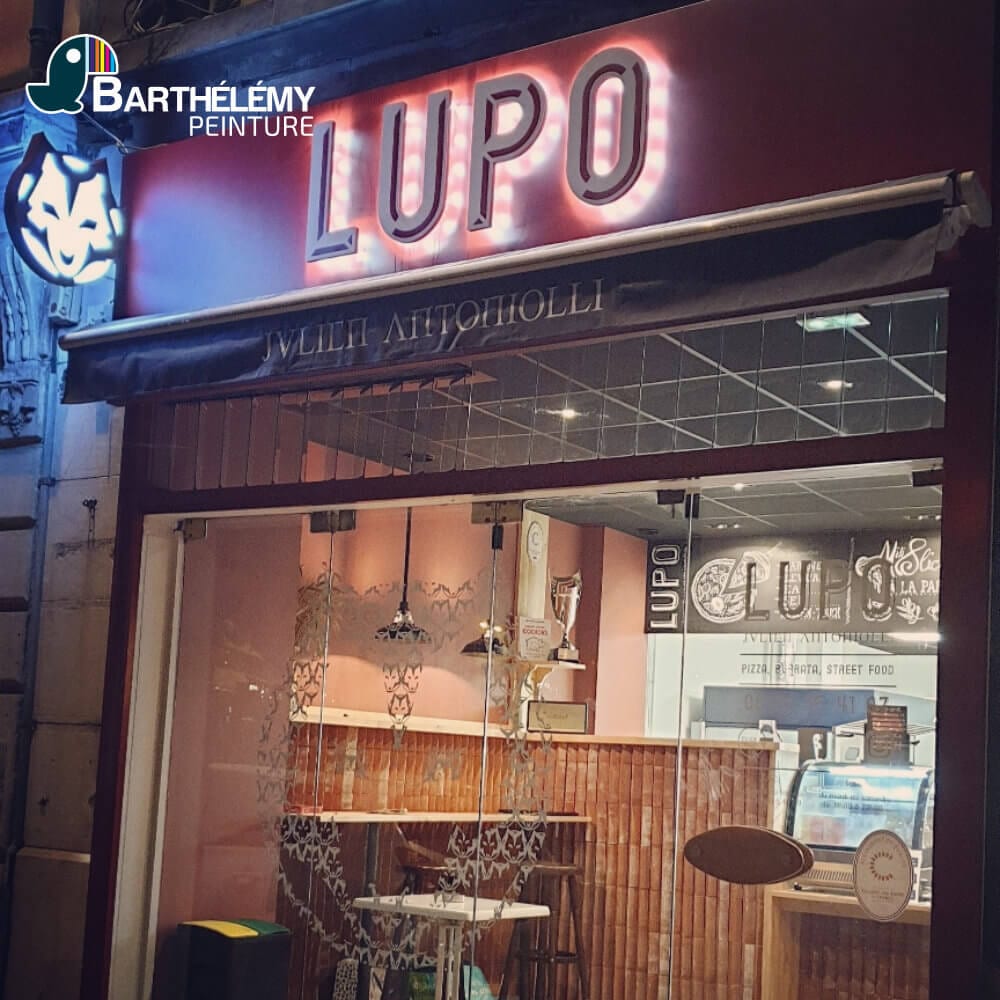 Création des plafonds et murs de la Pizzeria LUPO par les plaquistes de l’entreprise Barthélémy.​