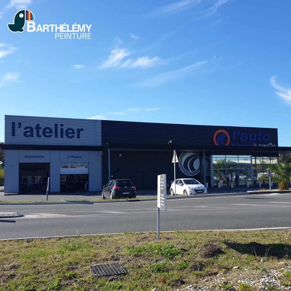 Peinture extérieure des autres façades du centre auto.​