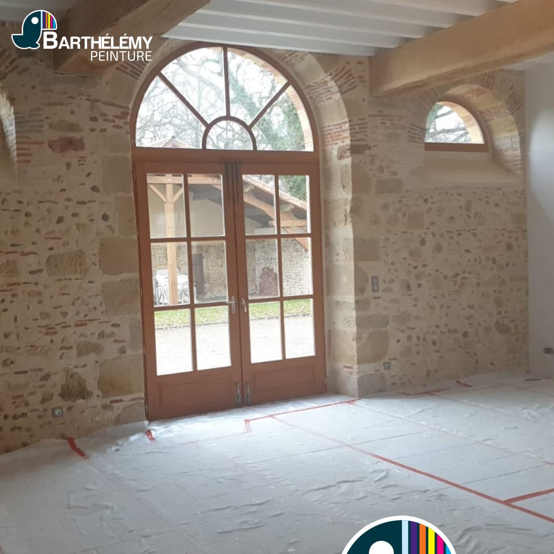 Peinture solivage bois d'une maison à Castetpugnon (64).